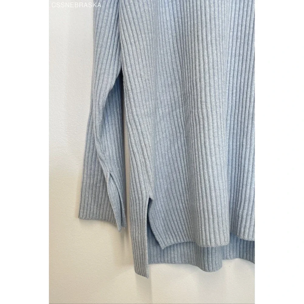 Abercrombie & Fitch Blue‎ Soft Womens Sweater - Size M - Picture 3 of 8